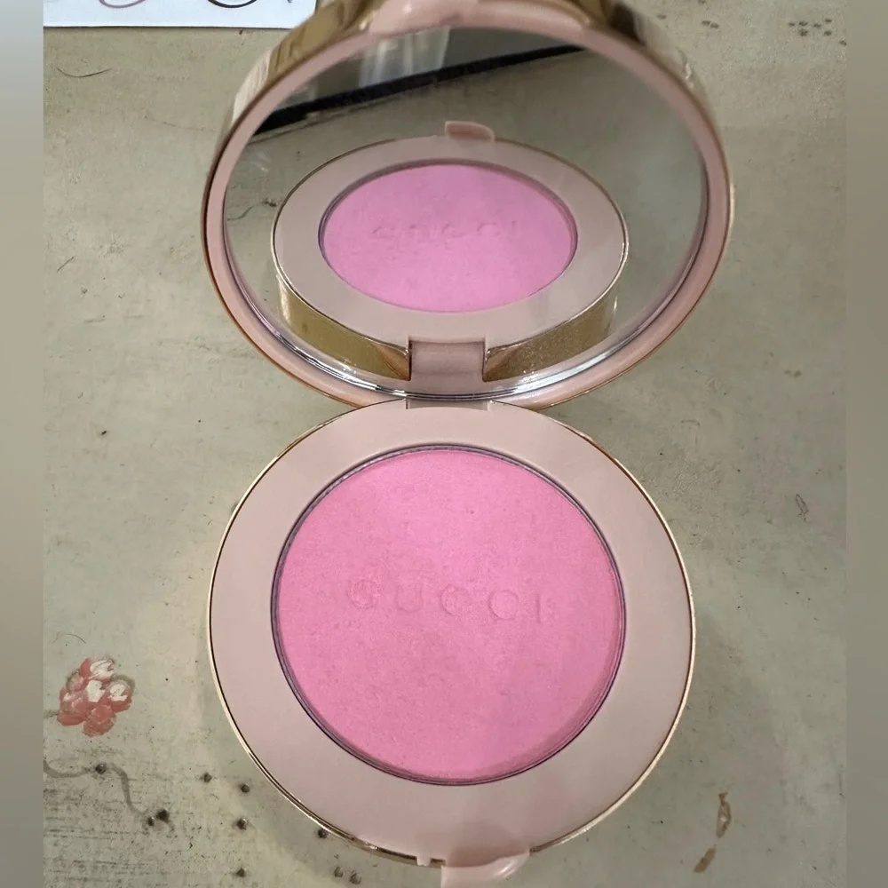 Gucci Pink and Gold Compact - Picture 2 of 4